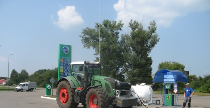 Перший в Україні трактор переобладнаний для роботи на зрідженому газі компанією «Автотранс»