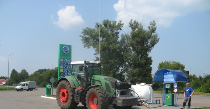 Перший в Україні трактор переобладнаний для роботи на зрідженому газі компанією «Автотранс»